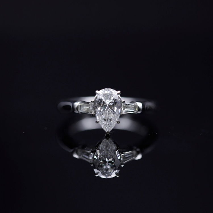 结婚钻石戒指